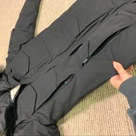 Aritzia 100% DOWN FILLED PARKA - Picture 3 of 8